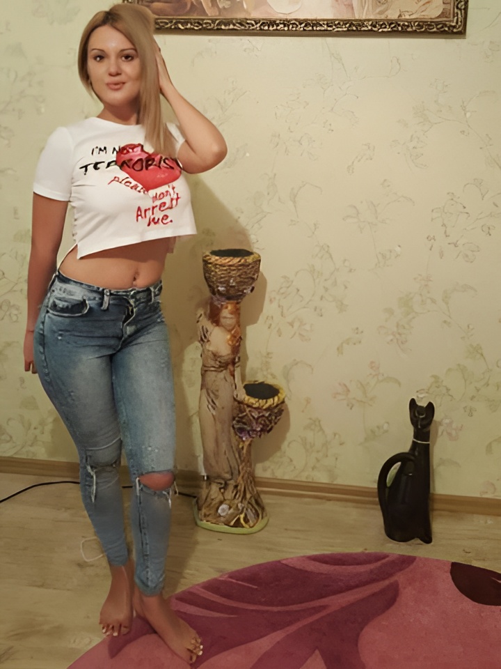 Юлия привлекальеная девушка из Макарова цена от 3000 руб