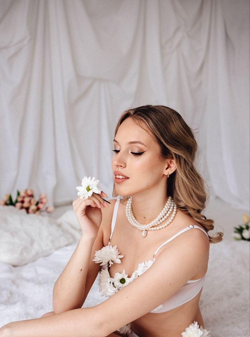 Аня привлекальеная девушка из Макарова цена от 7000 руб