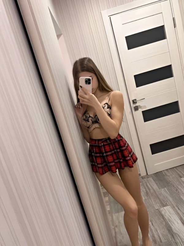 Алла привлекательная девушка из Макарова цена от 2000 руб