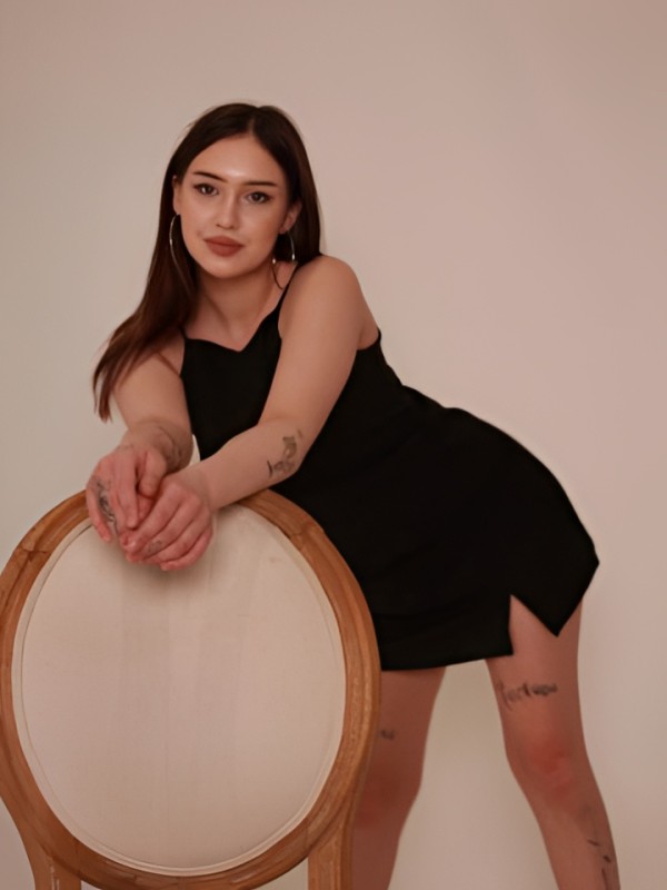 Илона привлекательная девушка из Макарова цена от 5000 руб